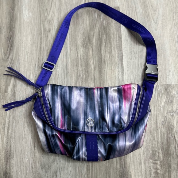 🦄🦄Lululemon Good Fortune Bag - Picture 7 of 16